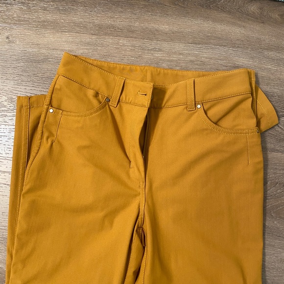 Lululemon size 4. Dress joggers - Picture 4 of 5